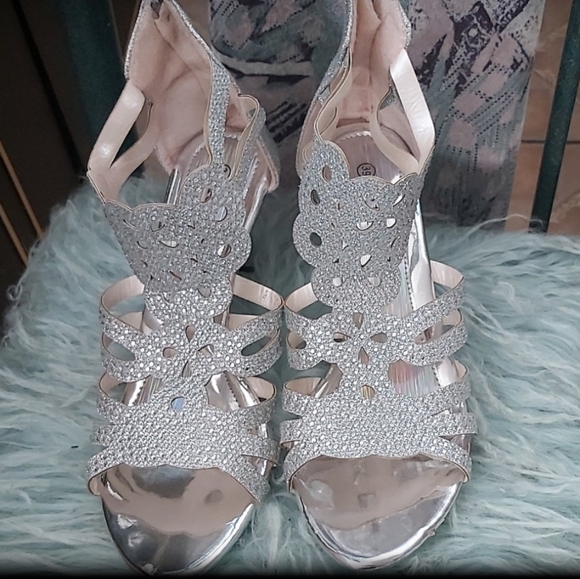 Women Silver Shoes from a company call "Action" - Picture 3 of 5